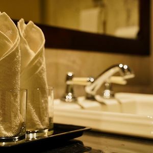 Deluxe Double Room Bath